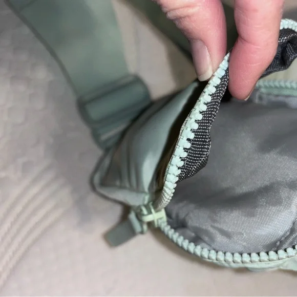 NWT Adidas Crossbody Sling bag/purse Linen Green - Picture 6 of 9